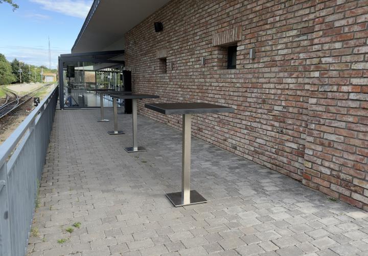 Könyöklők, koktélasztalok rendezvényekre a B'rent Kft-től!