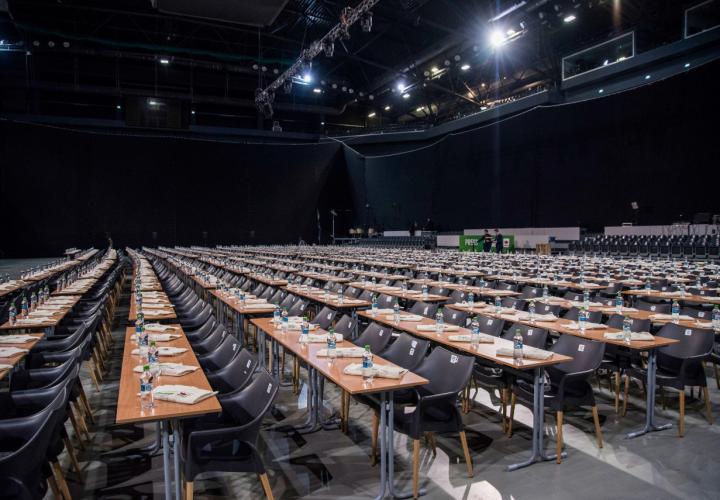 konferencia asztal bérlés, brent.hu