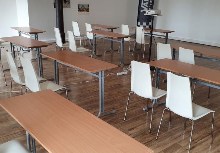 konferencia asztal bérlés, brent.hu