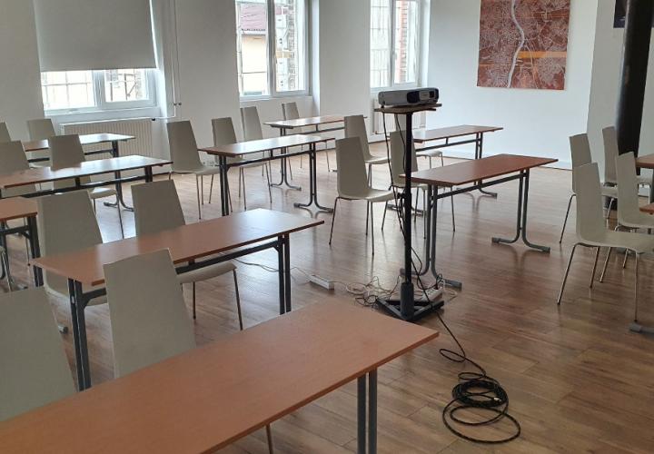 konferencia asztal bérlés, brent.hu