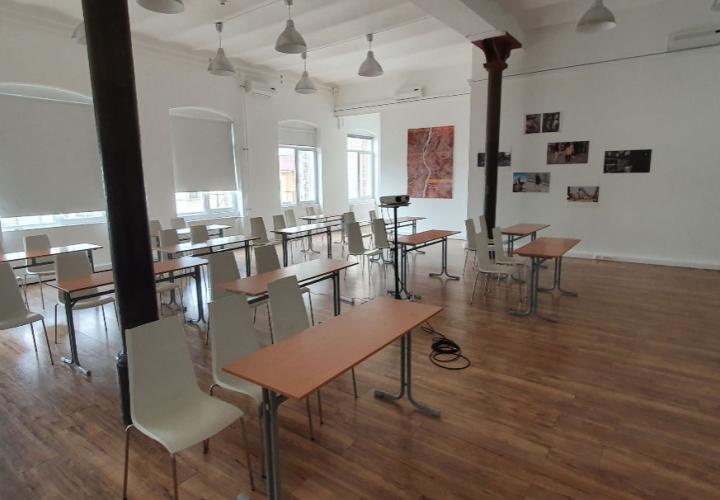 konferencia asztal bérlés, brent.hu