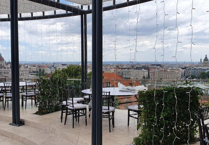 fekete chiavari szék bérlés, brent.hu