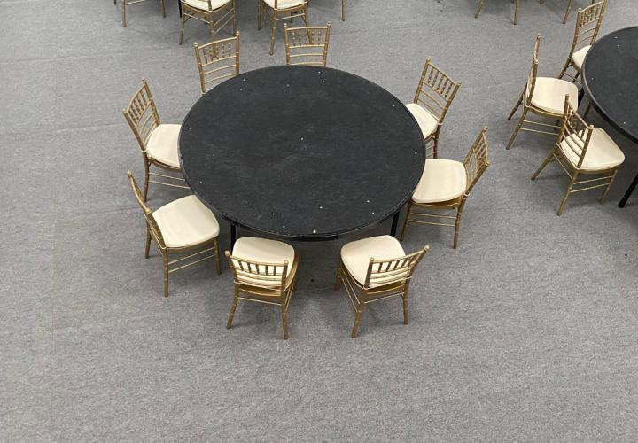 arany chiavari szék bérlés, brent.hu
