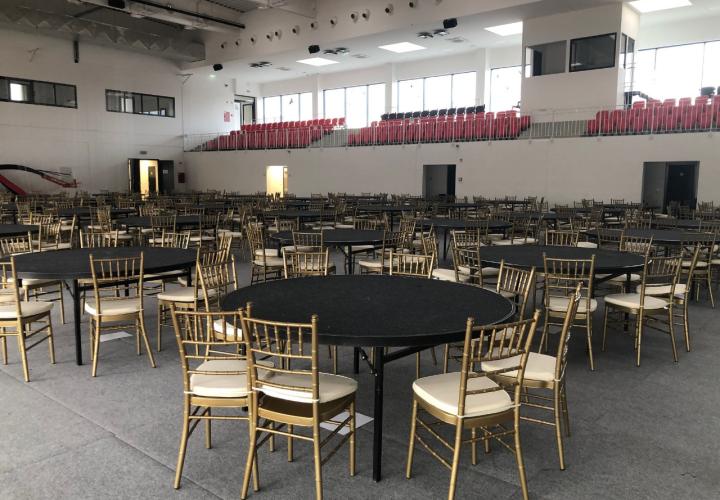 arany chiavari szék bérlés, brent.hu