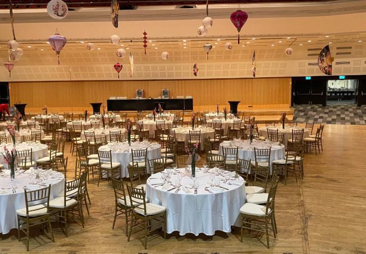 arany chiavari szék bérlés, brent.hu