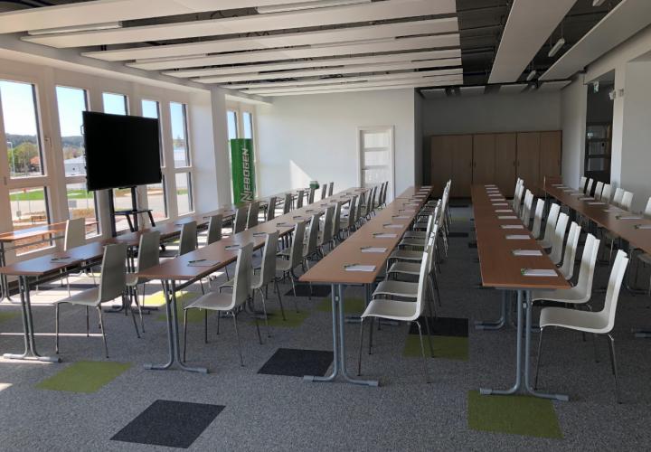 konferencia asztal bérlés, brent.hu
