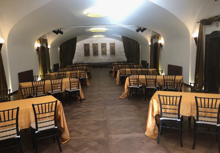 fekete chiavari szék bérlés, brent.hu