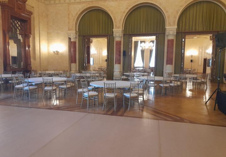 arany chiavari szék bérlés, brent.hu