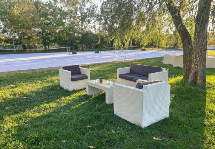 fehér rattan garnitúra bérlés, brent.hu