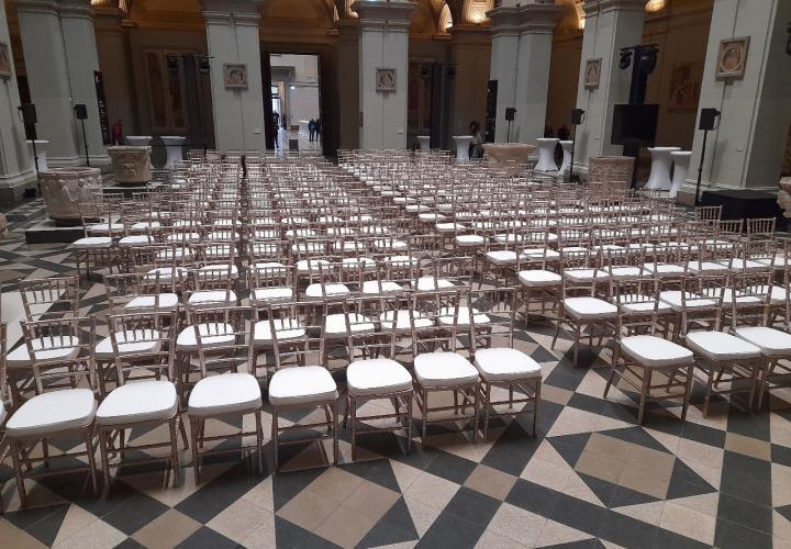rozé arany chiavari bérlés rendezvényekre, brent.hu