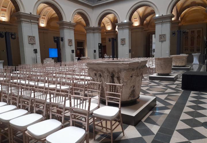 rozé arany chiavari bérlés rendezvényekre, brent.hu