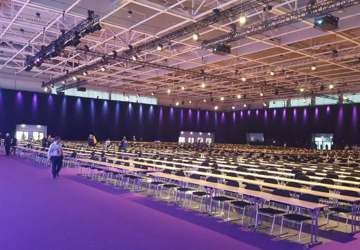 konferencia asztal kölcsönzés, brent.hu