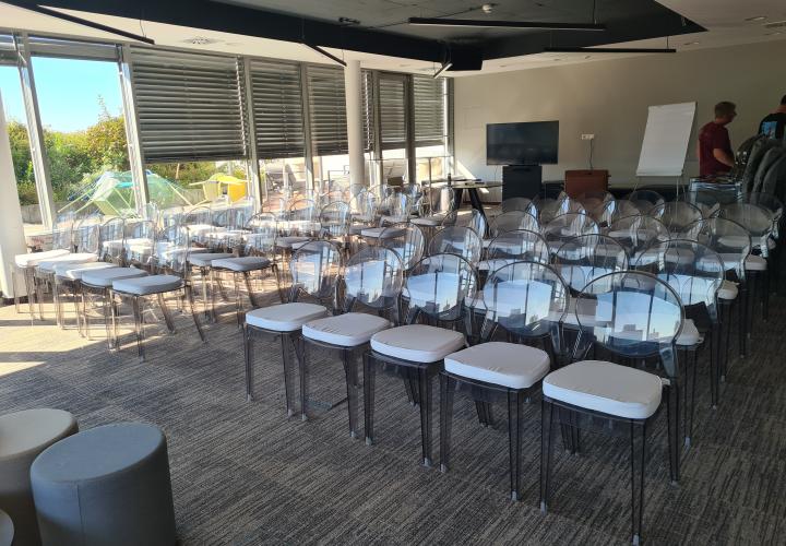Igloo chair rental Budapest!