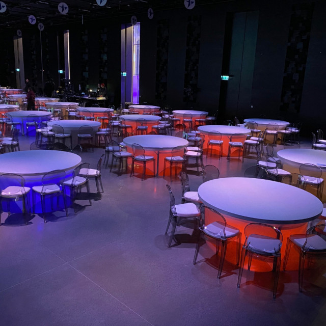 körasztal spandexhuzattal és led világítással, brent.hu