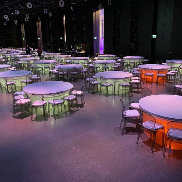 körasztal spandexhuzattal és led világítással, brent.hu