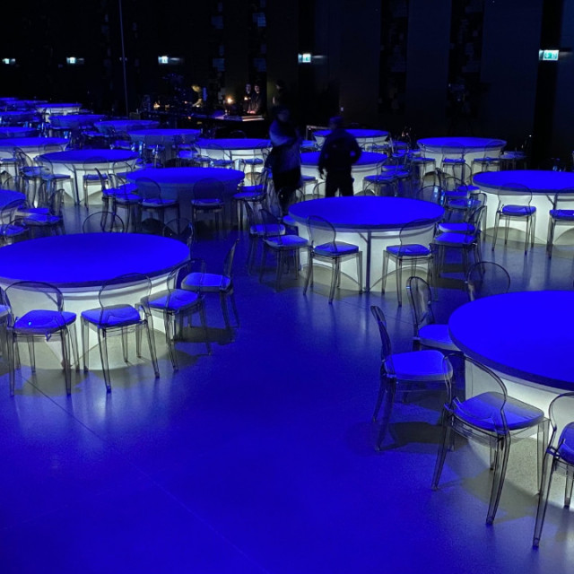 körasztal spandexhuzattal és led világítással, brent.hu