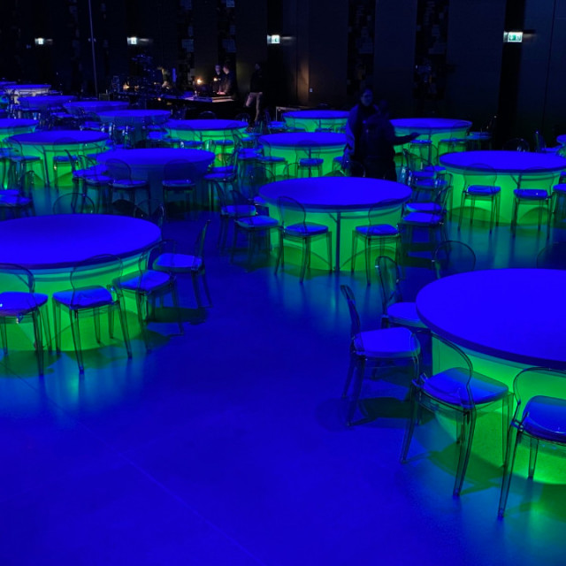 körasztal spandexhuzattal és led világítással, brent.hu