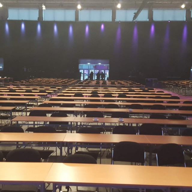 konferencia asztal bérlés, brent.hu