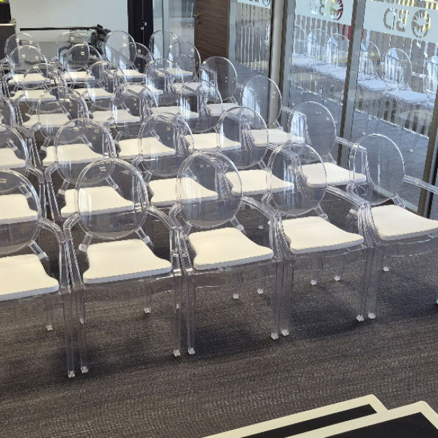 karfás plexi szék bérlés, brent.hu