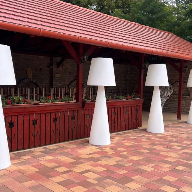 pivot állólámpa bérlés, brent.hu