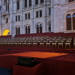 arany chiavari szék bérlés, brent.hu