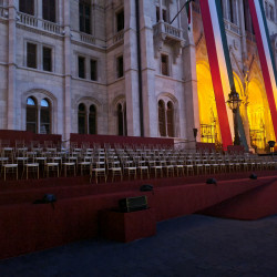 arany chiavari szék bérlés, brent.hu