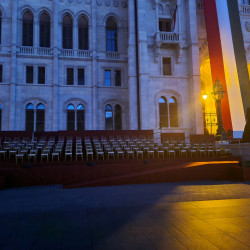 arany chiavari szék bérlés, brent.hu