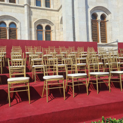 arany chiavari bérlés, brent.hu