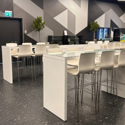 híd koktélasztal és alice bárszék bérlés, brent.hu