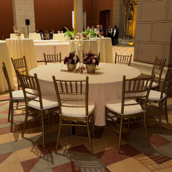 arany chiavari szék bérlés rendezvényekre, brent.hu