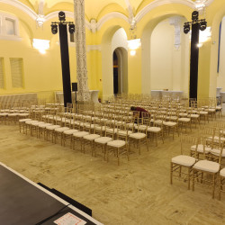 rozé arany chiavari szék bérlés, brent.hu