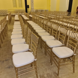 rozé arany chiavari szék bérlés, brent.hu