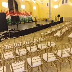 rozé arany chiavari szék bérlés, brent.hu